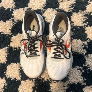 brooks running shoes